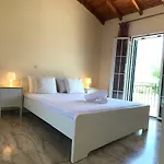 Wooden Ceiling Apartment - Close To City Center