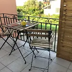Wooden Ceiling Apartment - Close To City Center