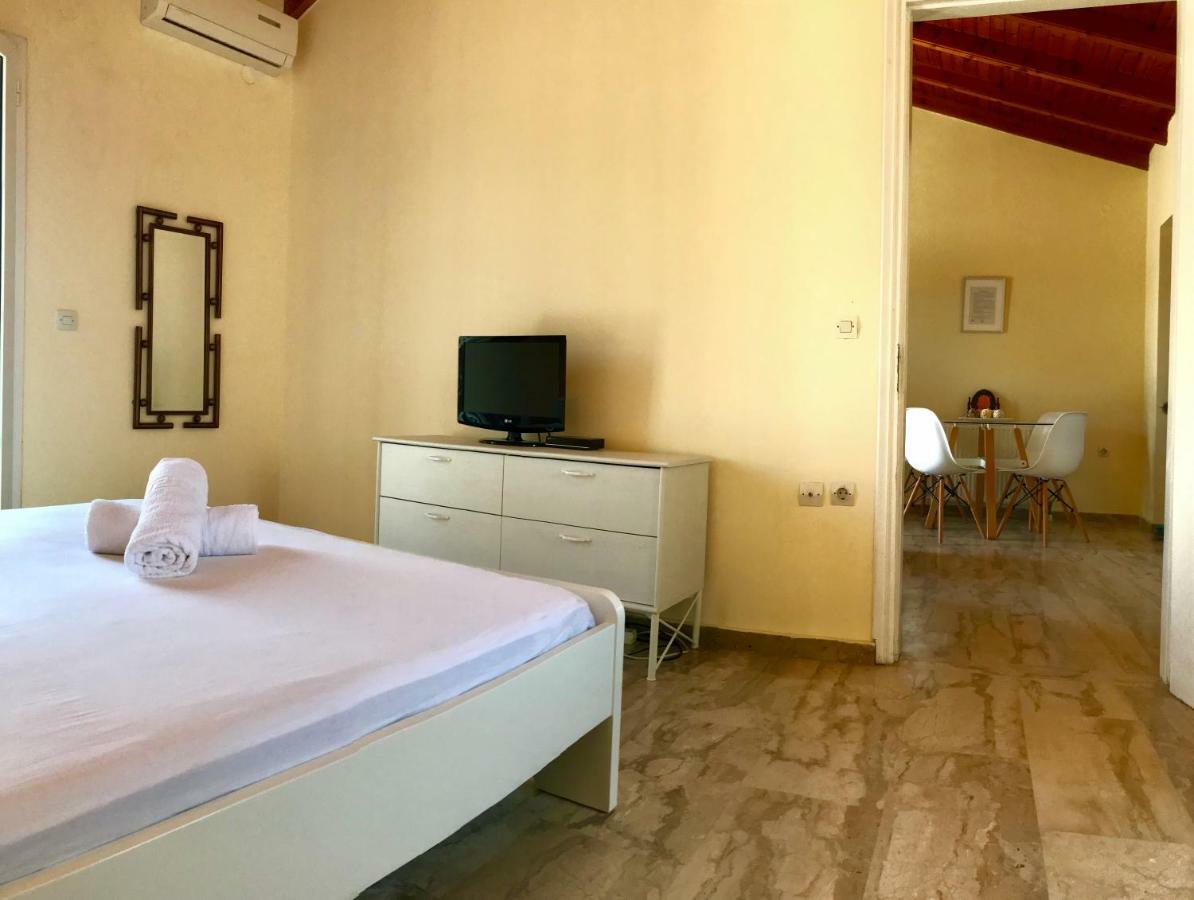 Wooden Ceiling - Close To City Center Apartment *